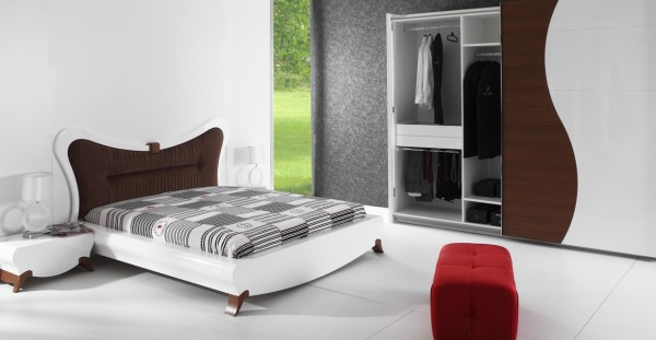 kahverengi başlıklı ve ayaklı beyaz pierre cardin yatak odası takımı